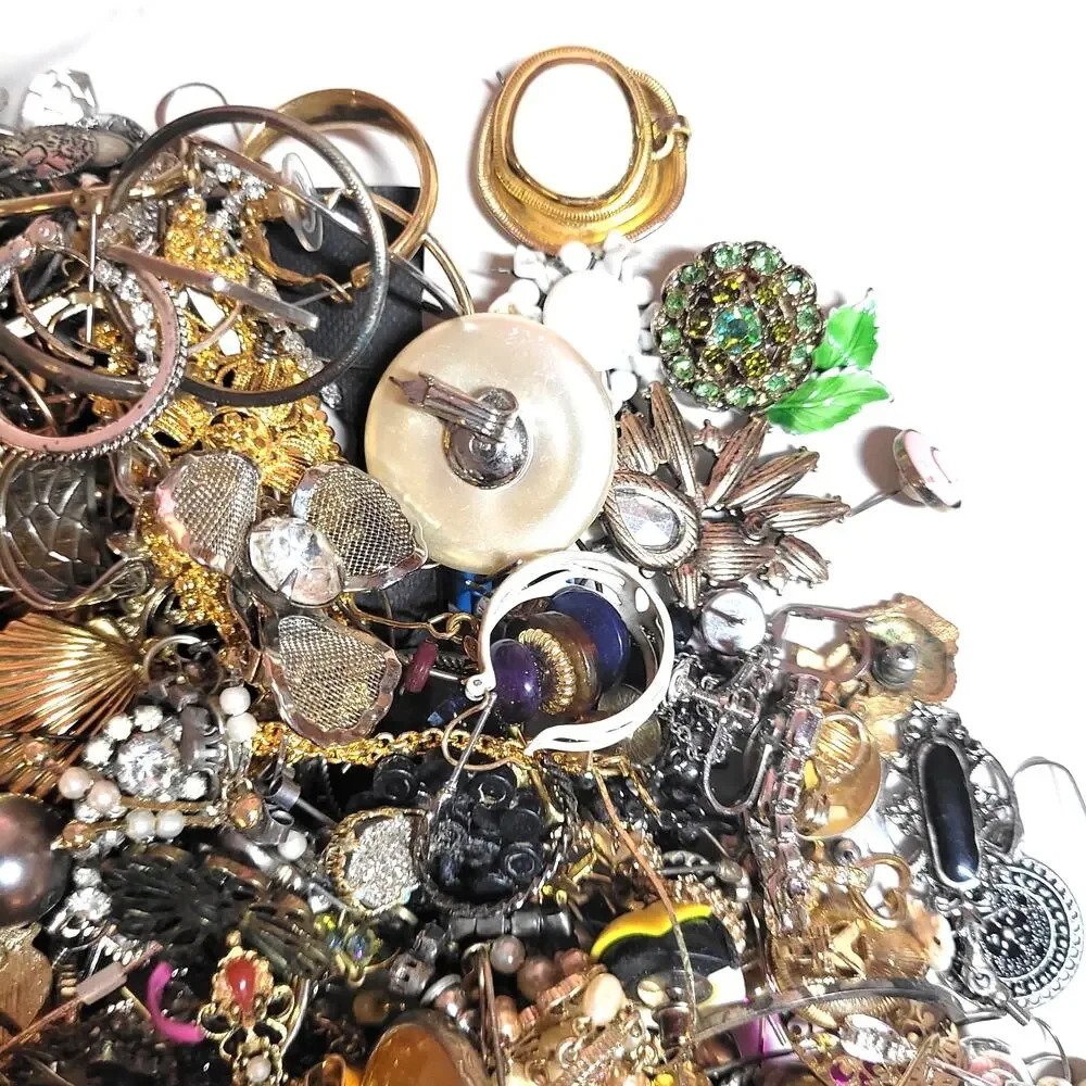 1 lb 3 oz Single Earrings Lot Craft Junk Broken Jewelry Lot Vintage Modern